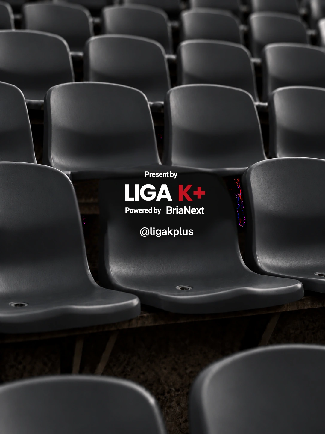 Diseño de la campaña Sigue a Liga K+ con sillas negras y el logotipo original de Liga K+